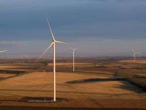 HELLENiQ ENERGY îşi măreşte investiţiile în stocarea energiei electrice în România
